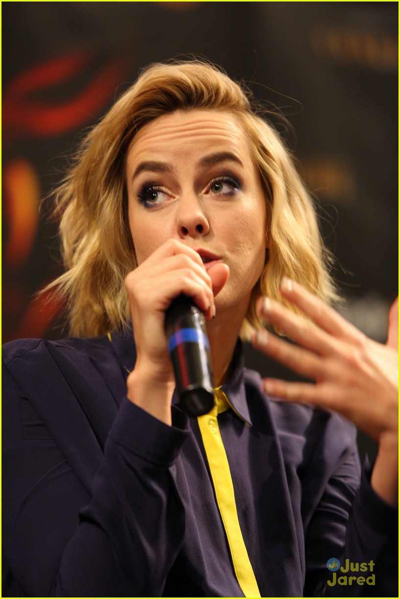 Jena Malone & Sam Claflin: Catching Fire Victory Tour Stop in Minnesota!