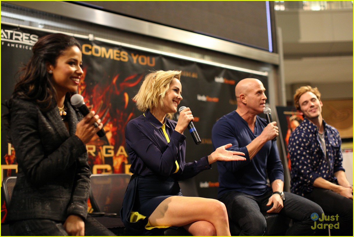 Jena Malone & Sam Claflin: Catching Fire Victory Tour Stop in Minnesota!