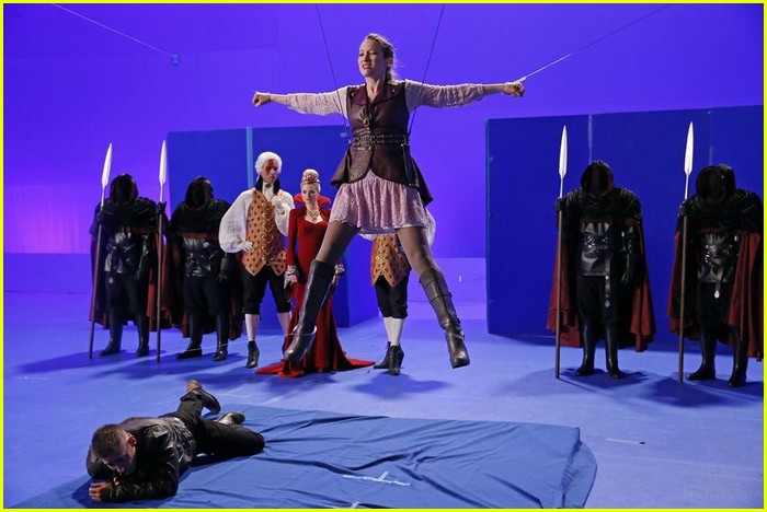 Sophie Lowe: New 'Wonderland' Tonight!
