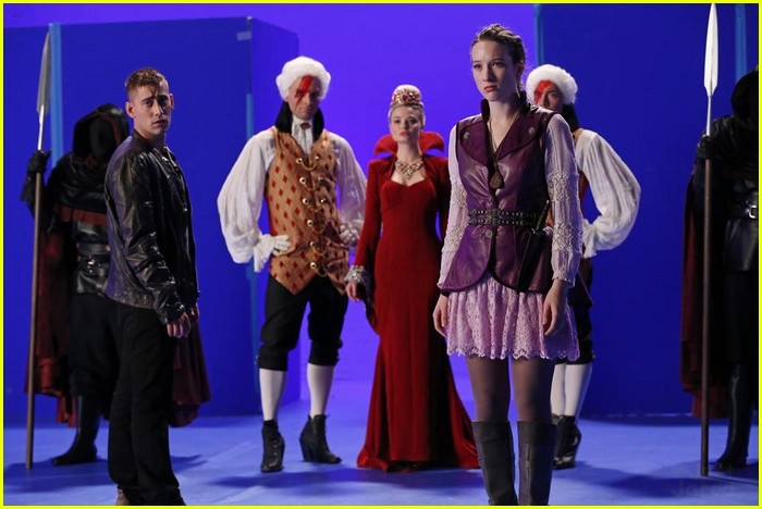 Sophie Lowe: New 'Wonderland' Tonight!