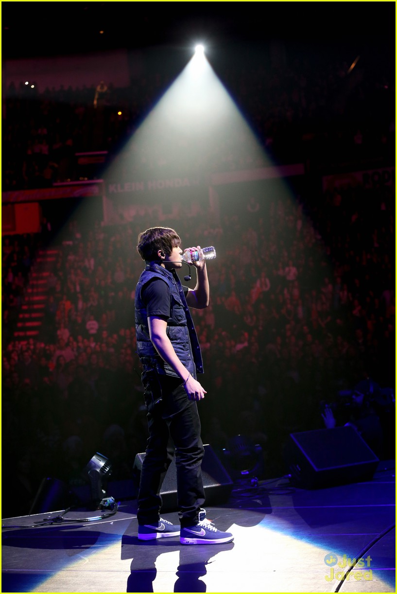 Austin Mahone: 106.1 KISS FM Jingle Ball 2013 in Seattle