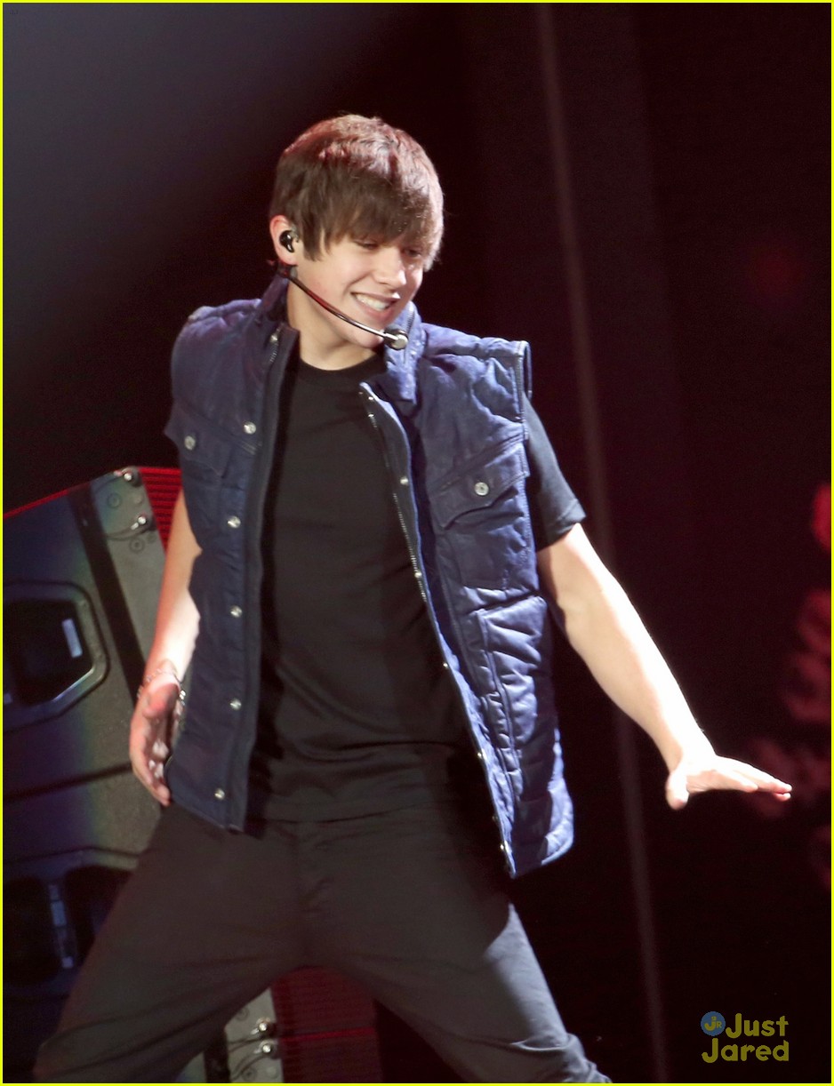 Austin Mahone: 106.1 KISS FM Jingle Ball 2013 in Seattle