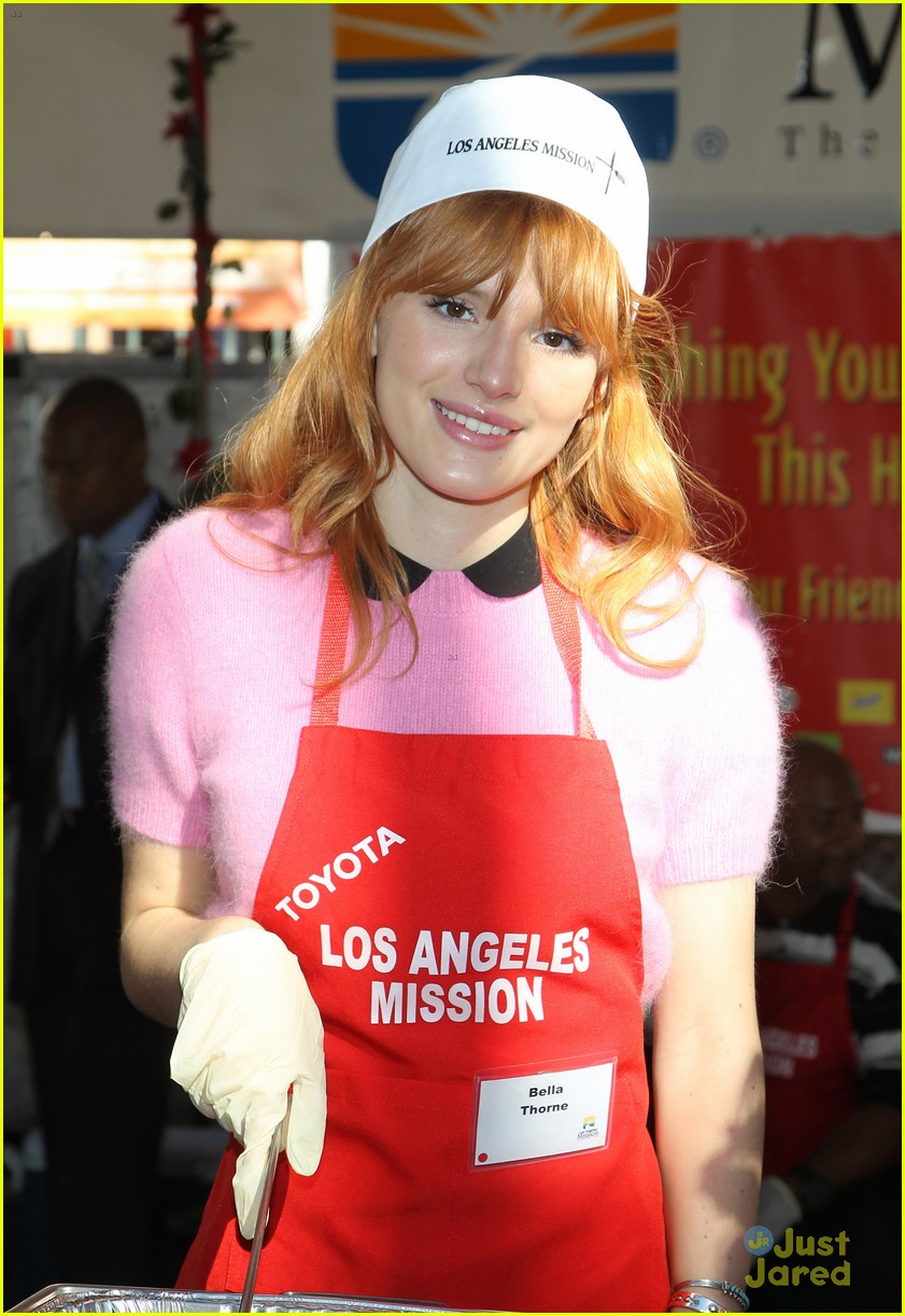 Bella Thorne & Tristan Klier Serve Christmas Dinner at L.A. Mission