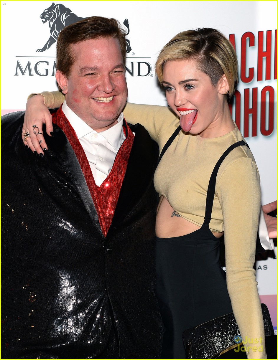 Miley Cyrus Parties with Kellan Lutz in Las Vegas!