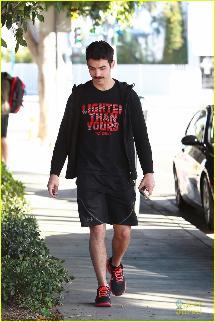 Joe Jonas: Tuesday Gym Time