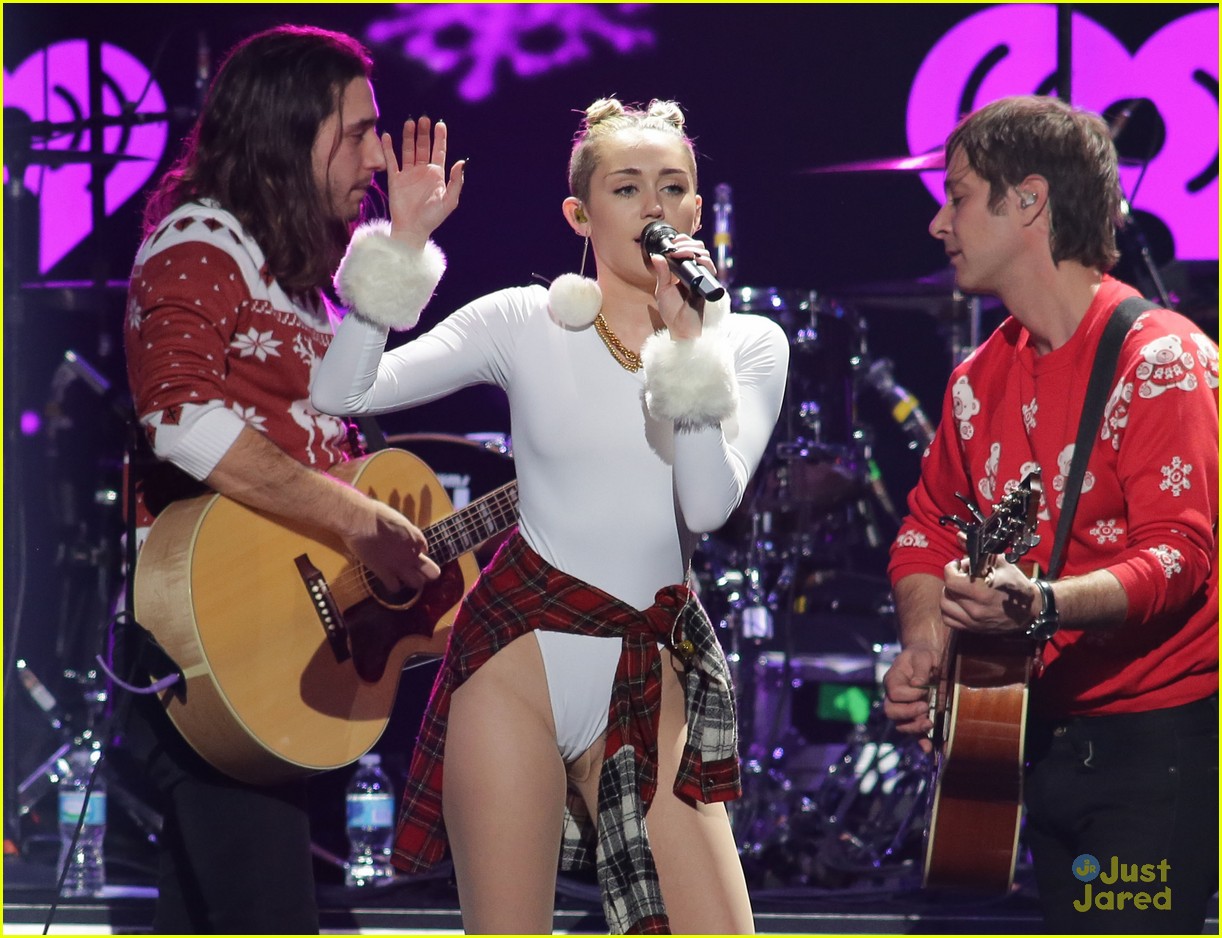 Miley Cyrus: Y100 Jingle Ball Performance Pics!