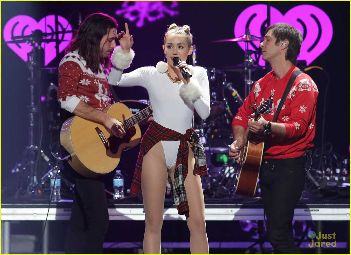 Miley Cyrus: Y100 Jingle Ball Performance Pics!
