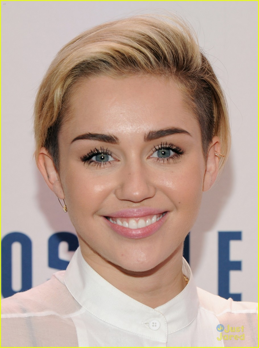 Miley Cyrus: Z100 Jingle Ball 2013 Performance Pics!
