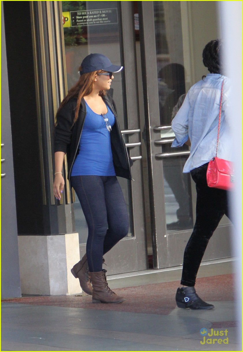 Vanessa Hudgens: Holiday Shopping at The Grove!
