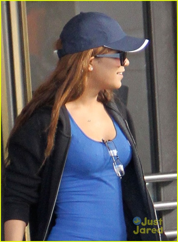 Vanessa Hudgens: Holiday Shopping at The Grove!