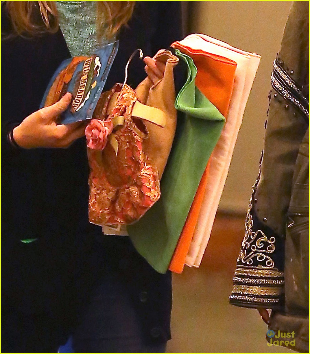 Vanessa Hudgens: Last-Minute Christmas Shopper!