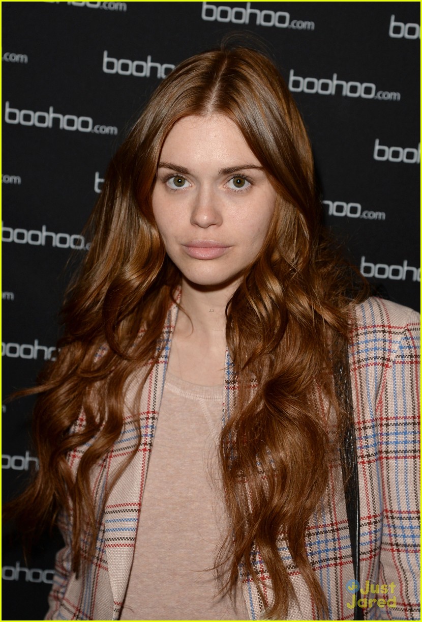 Zoey Deutch & Holland Roden: Beyonce Concert Viewing Party!