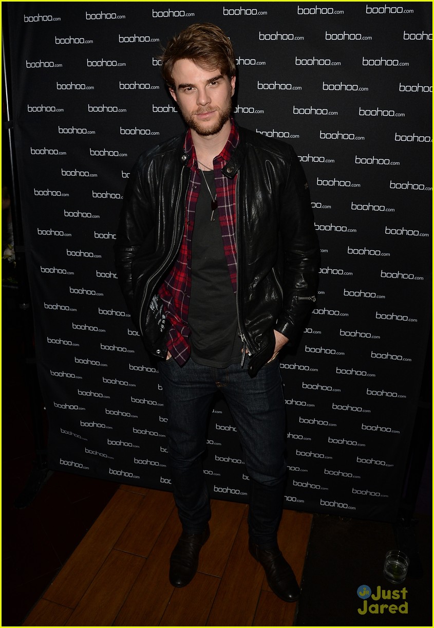 Zoey Deutch & Holland Roden: Beyonce Concert Viewing Party!