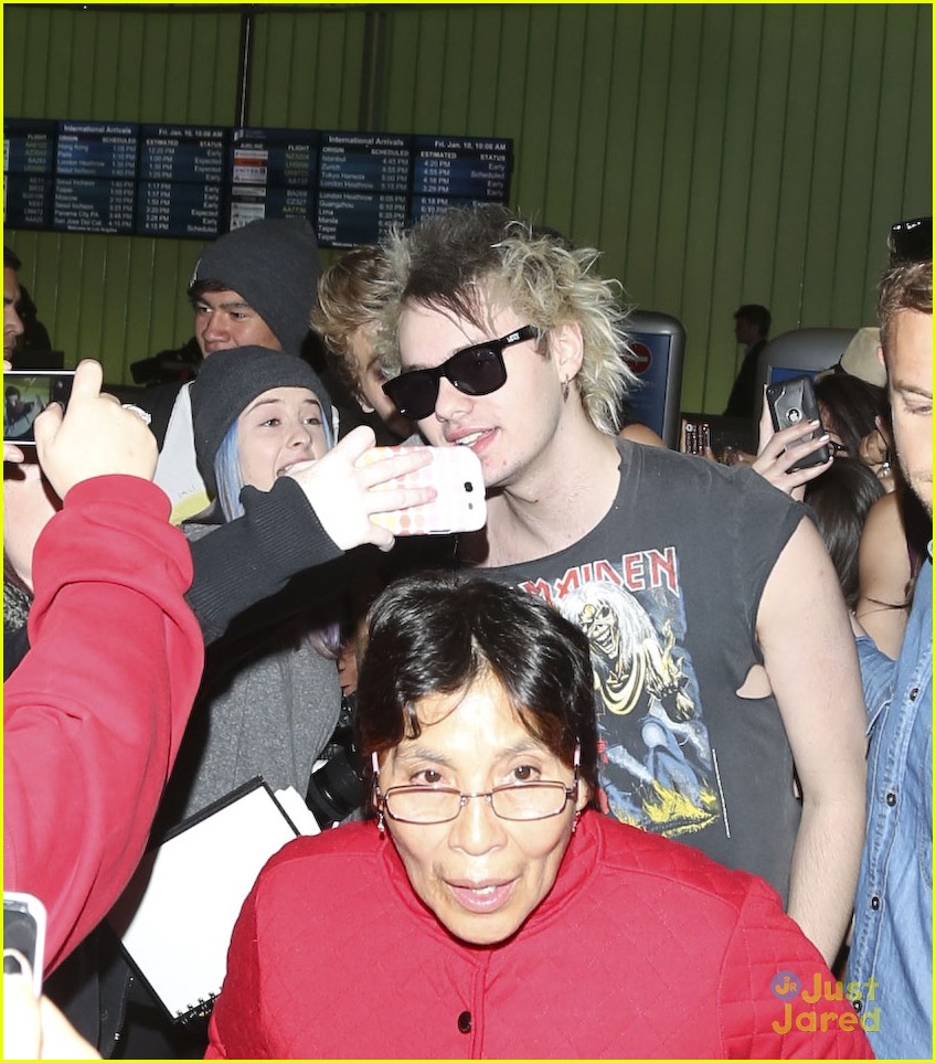 5 Seconds of Summer Cause Fan Frenzy at LAX Airport