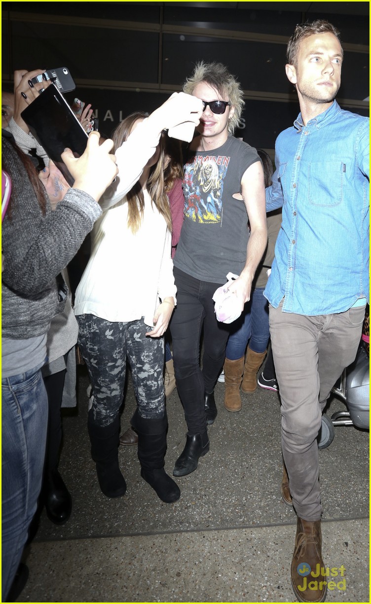 5 Seconds of Summer Cause Fan Frenzy at LAX Airport
