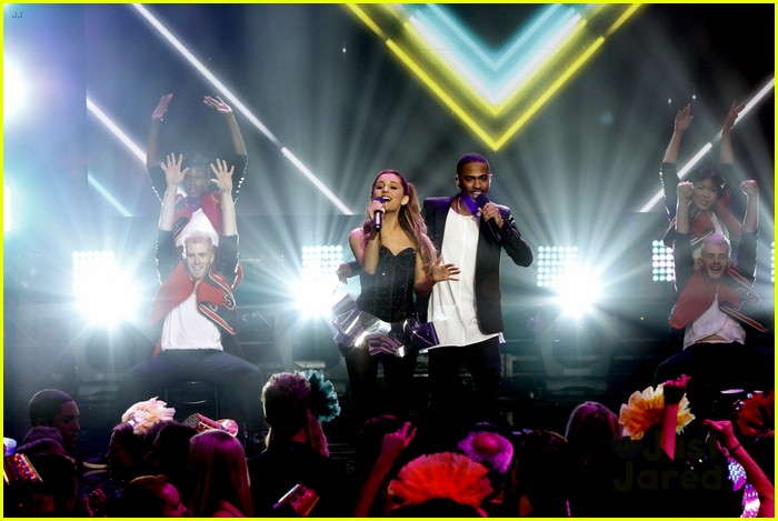 Ariana Grande: New Year's Eve 2014 Performances! (Video)