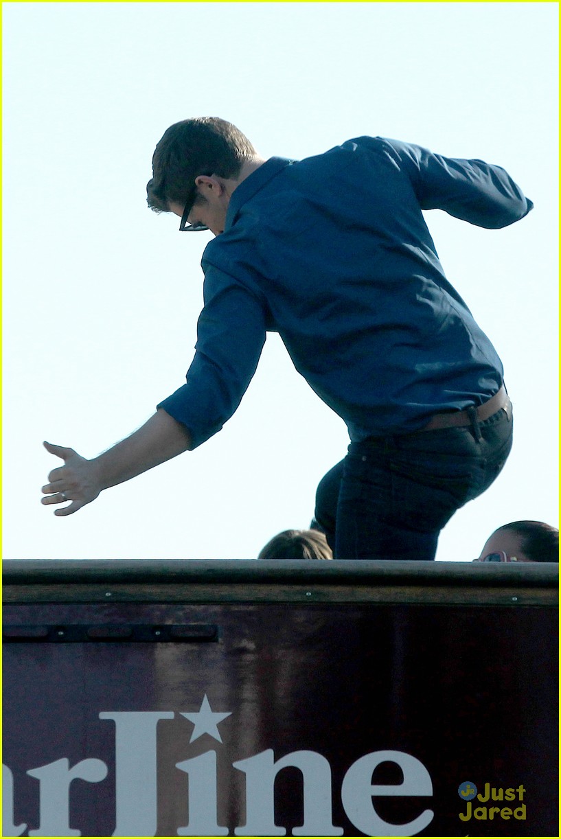 Chord Overstreet & Darren Criss: 'Glee' Films on Double Decker Bus!