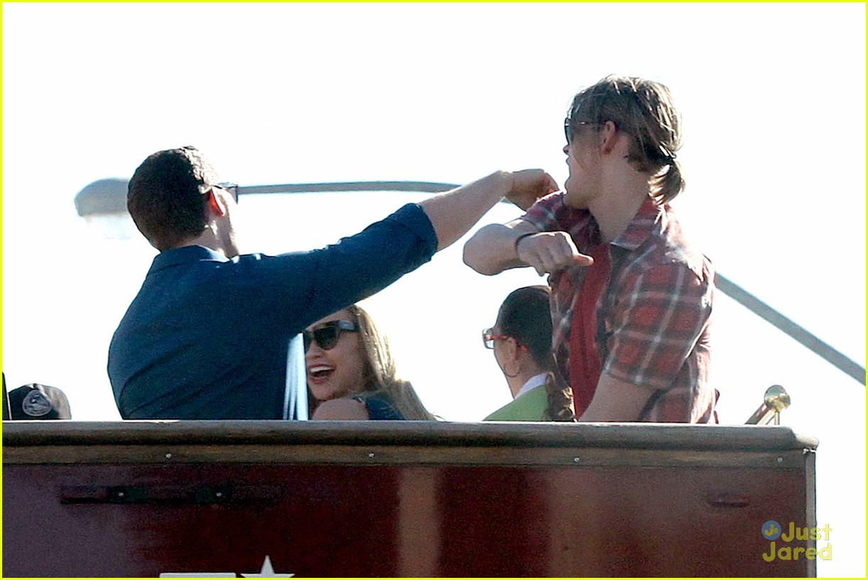 Chord Overstreet & Darren Criss: 'Glee' Films on Double Decker Bus!