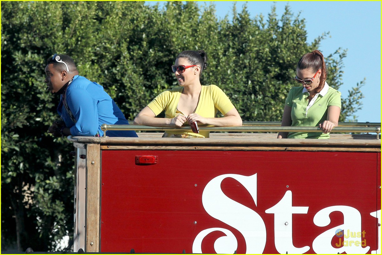 Chord Overstreet & Darren Criss: 'Glee' Films on Double Decker Bus!
