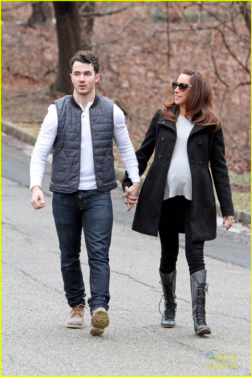 Kevin & Danielle Jonas Keeping Baby's Name A Secret
