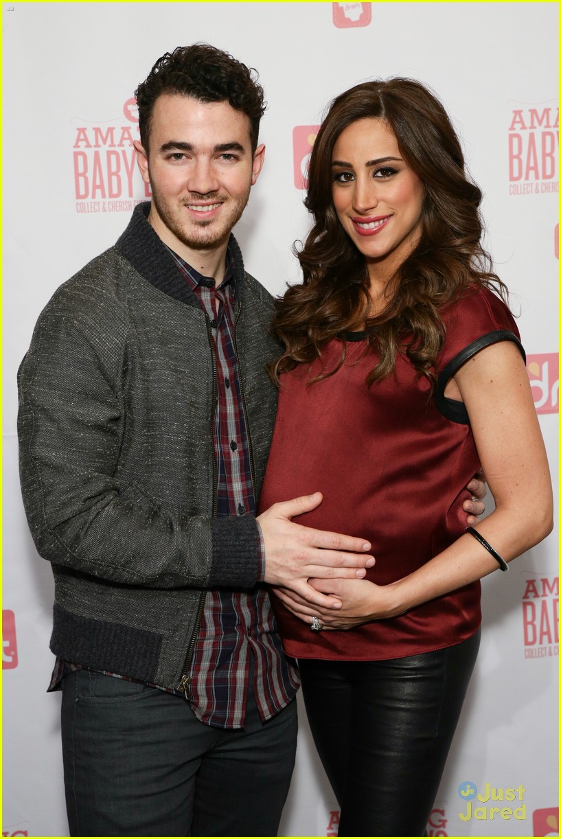 Kevin Jonas Holds Danielle's Large Baby Bump at App Launch Event!