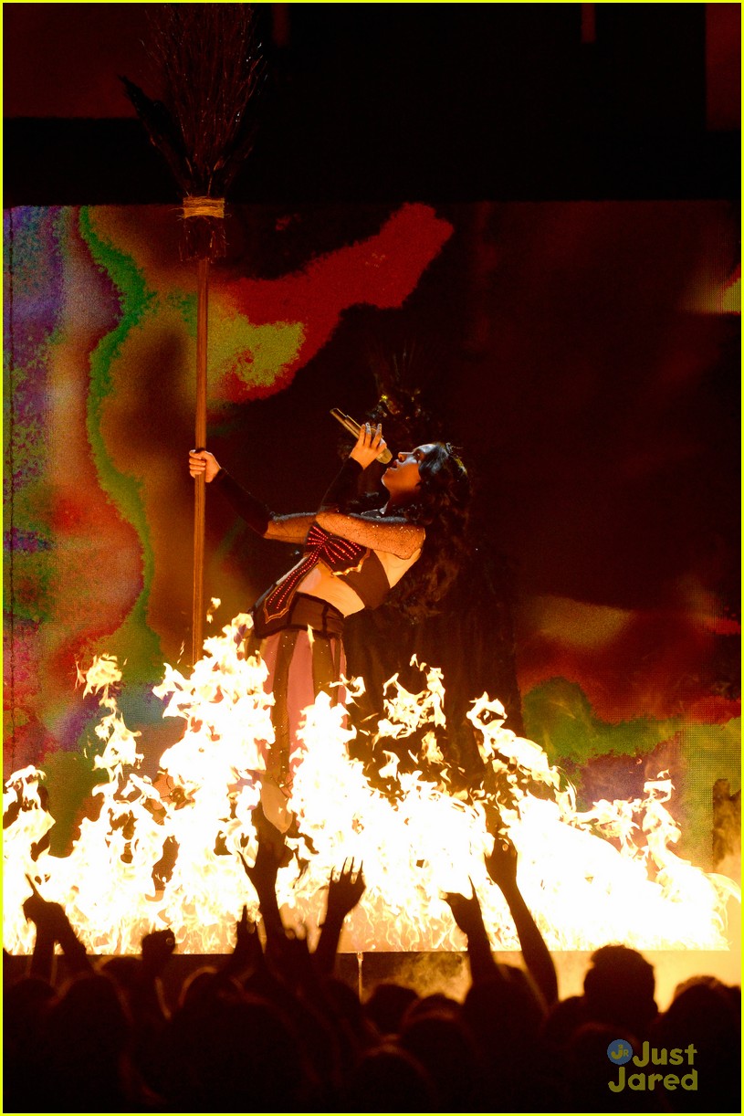 Katy Perry: 'Dark Horse' at the Grammys - Watch Now!