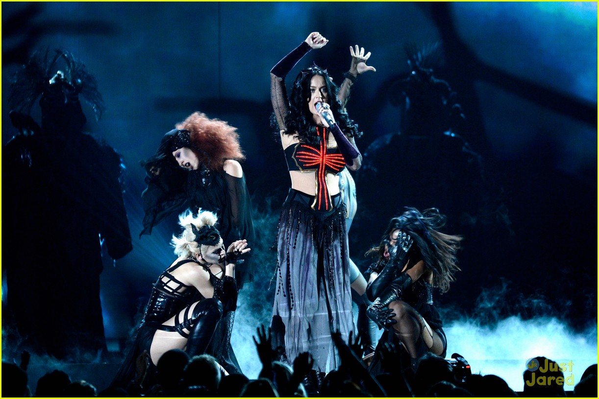 Katy Perry: 'Dark Horse' at the Grammys - Watch Now!