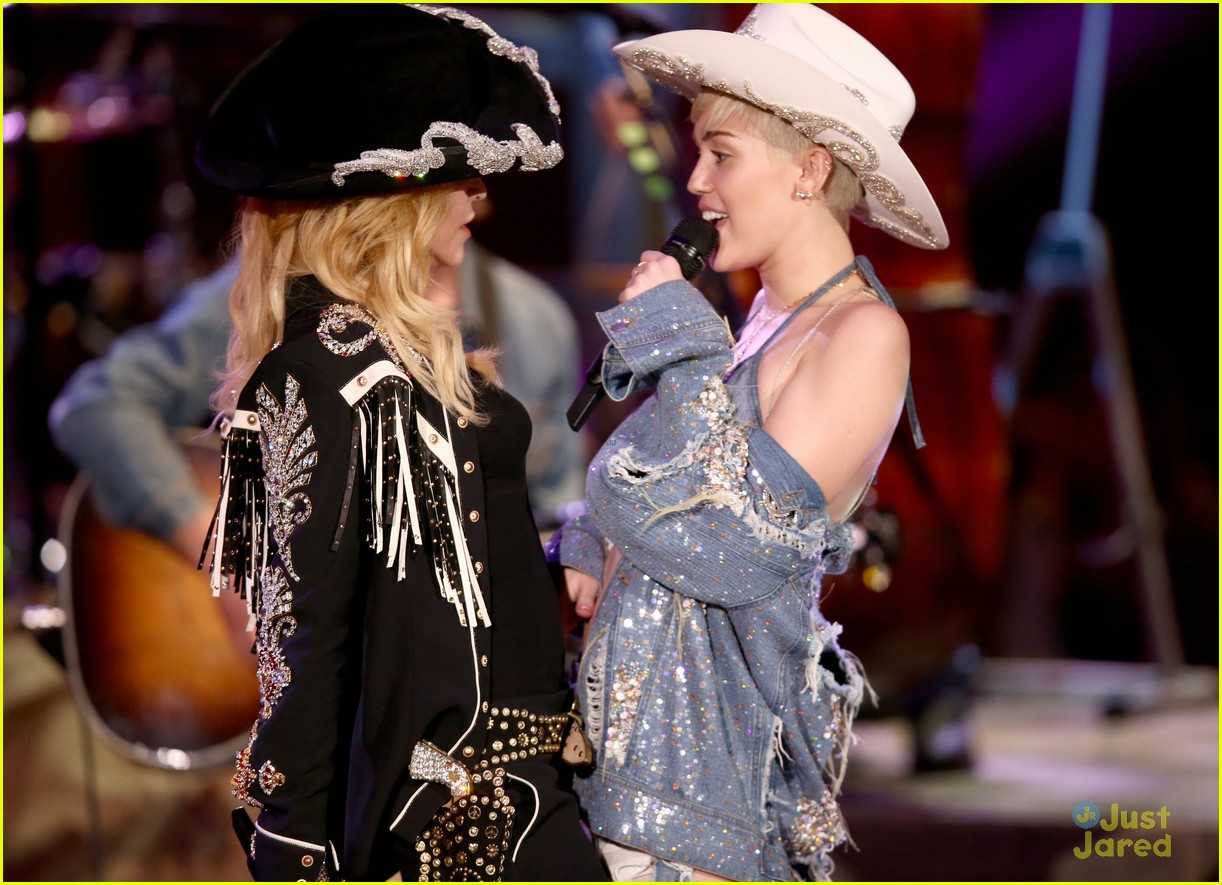 Miley Cyrus: Madonna Duet for MTV Unplugged Performance! (Videos)
