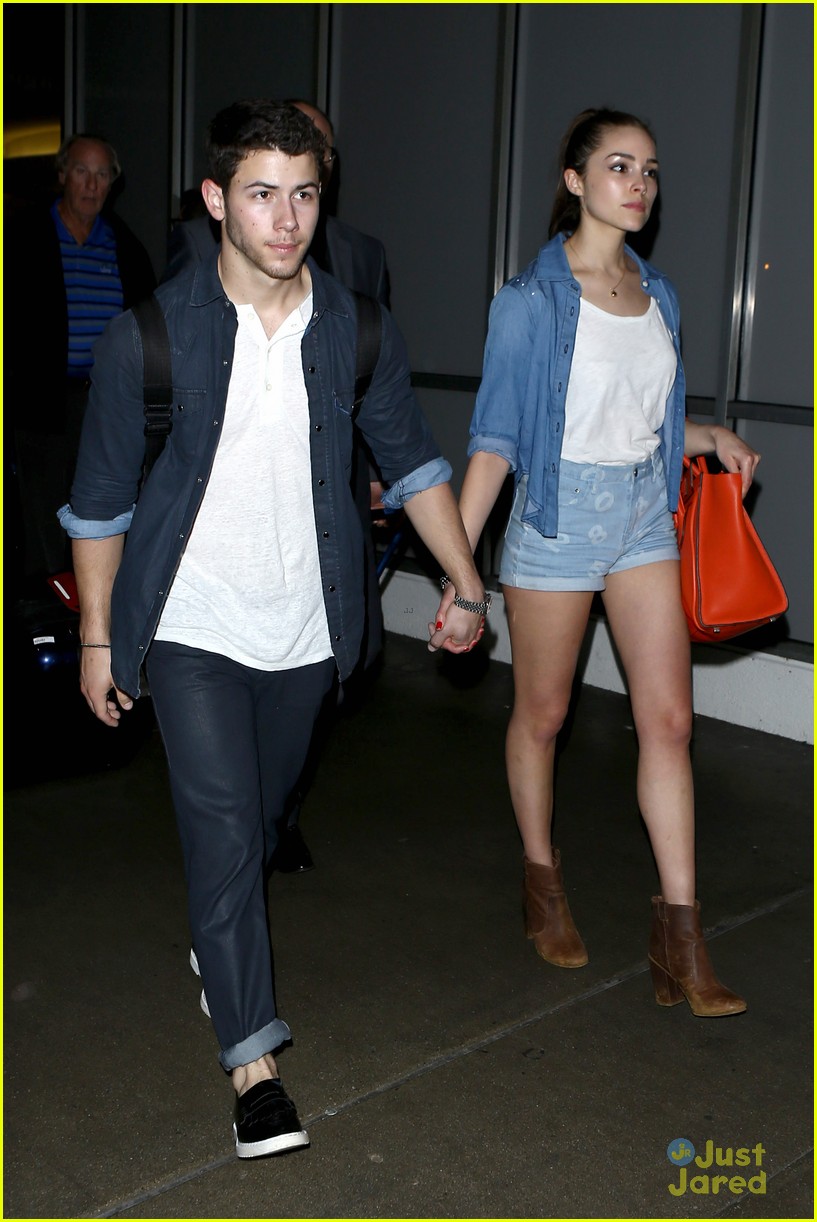 Nick Jonas & Olivia Culpo: Hand-Holding at LAX