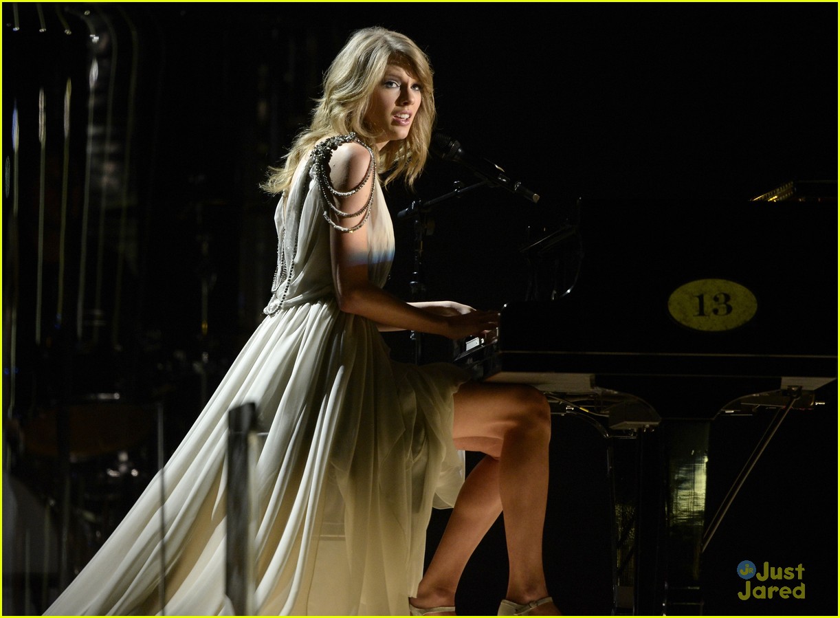 Taylor Swift: 'All Too Well' Performance at Grammys 2014