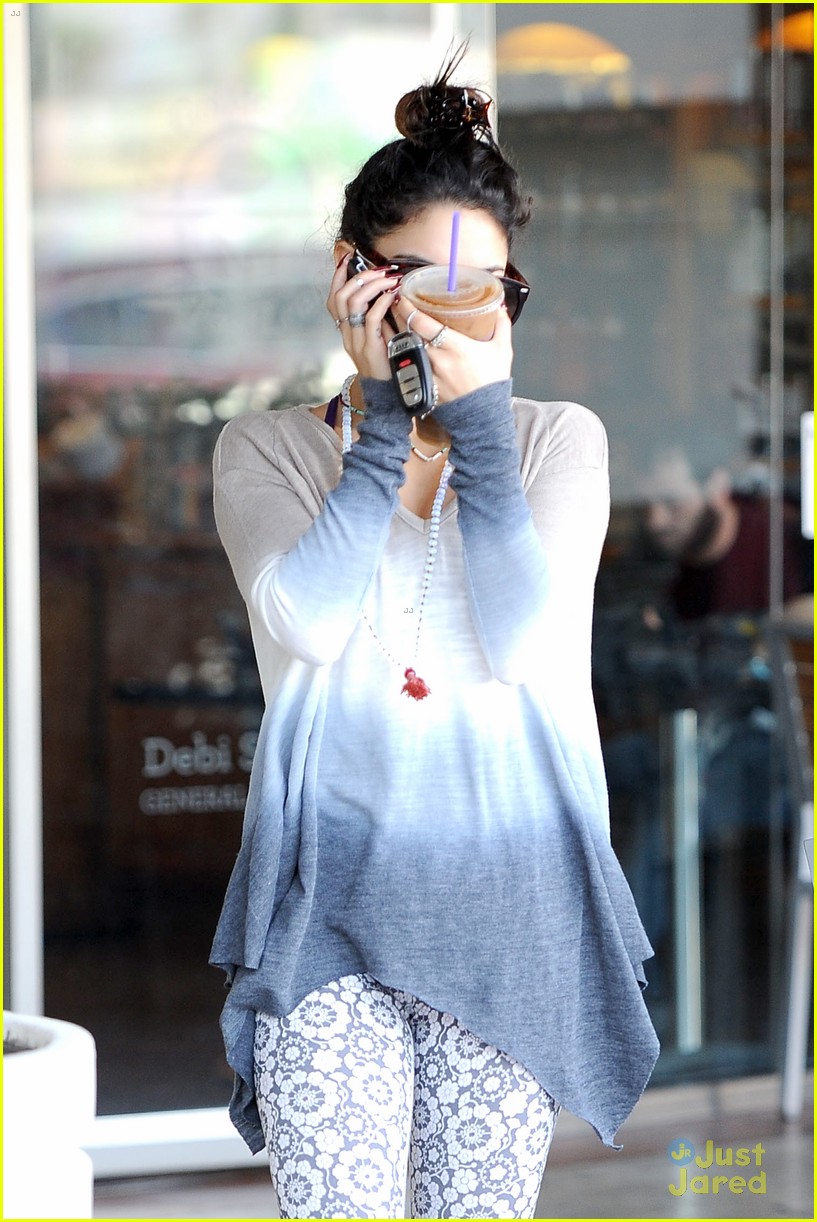 Vanessa Hudgens: Rosario Dawson Found My Driver's License!