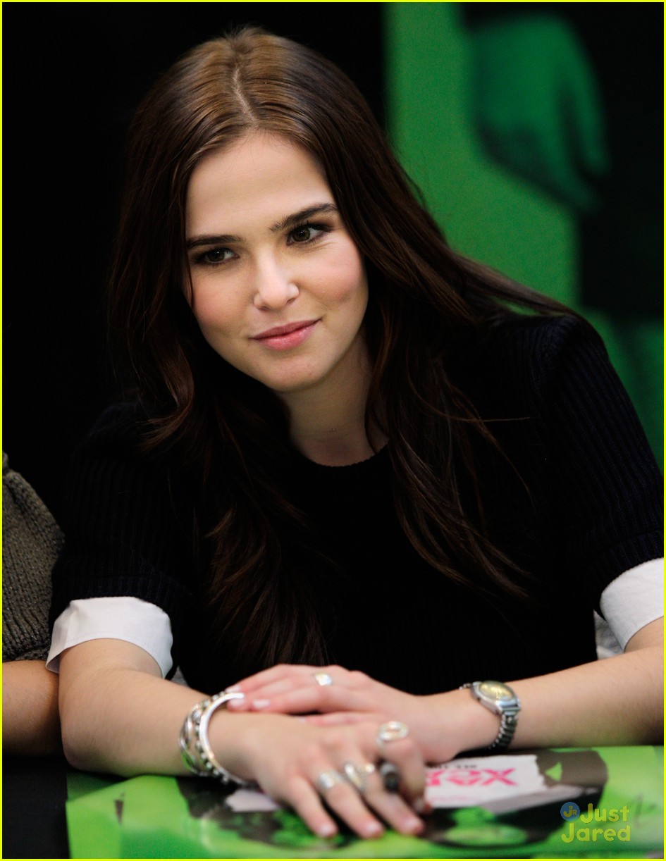 Zoey Deutch & Lucy Fry: 'Vampire Academy' Meet & Greet with Dominic Sherwood