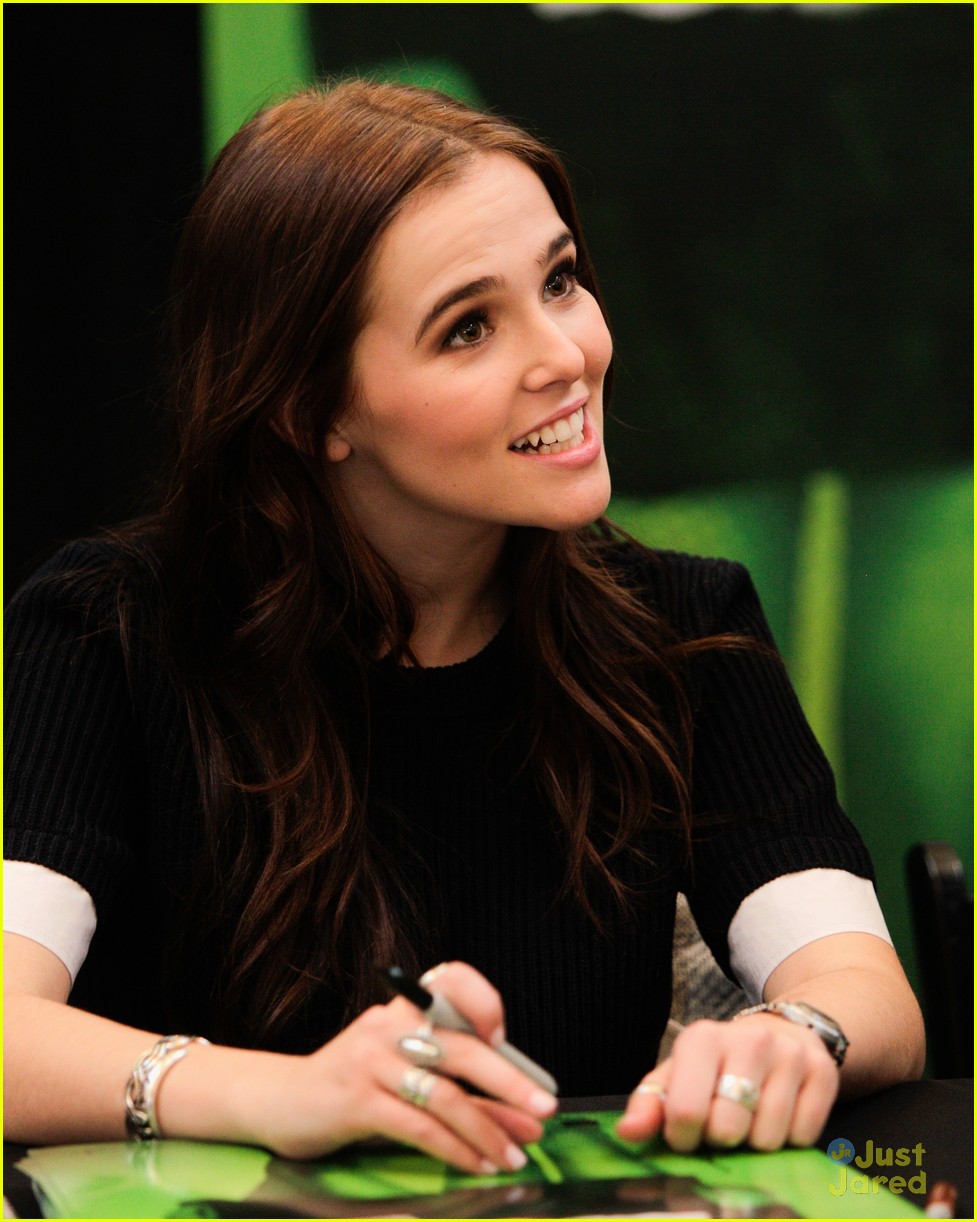 Zoey Deutch & Lucy Fry: 'Vampire Academy' Meet & Greet with Dominic Sherwood