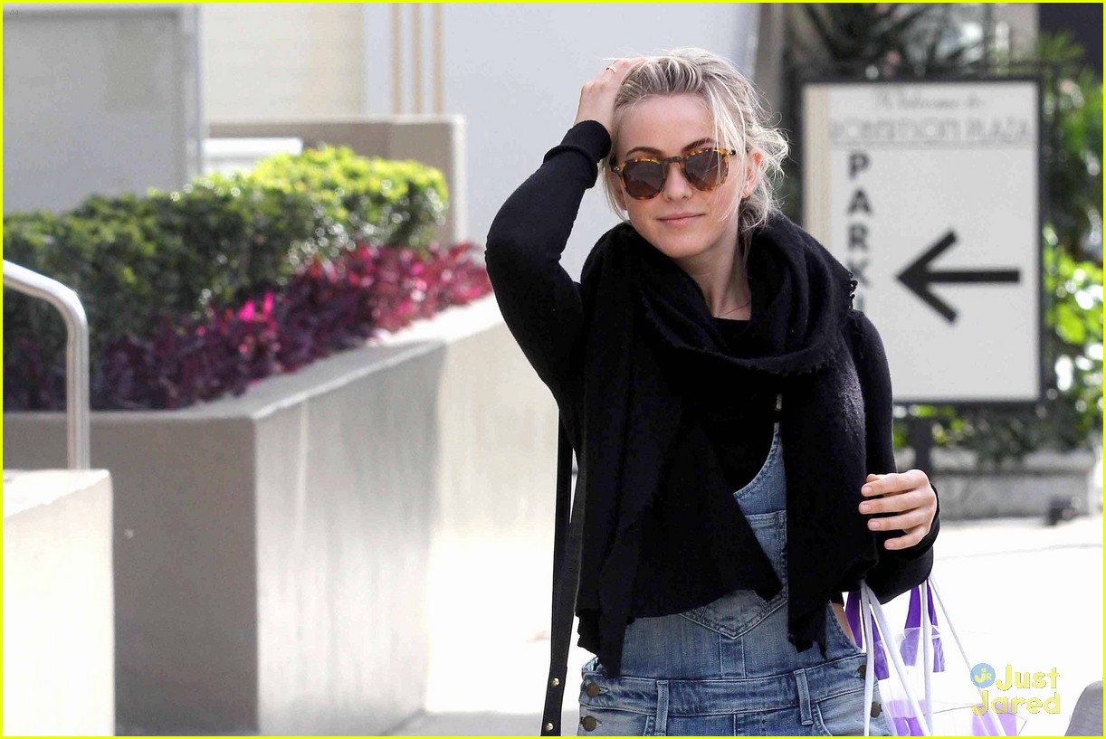 Julianne Hough: Overalls For Sunday Brunch