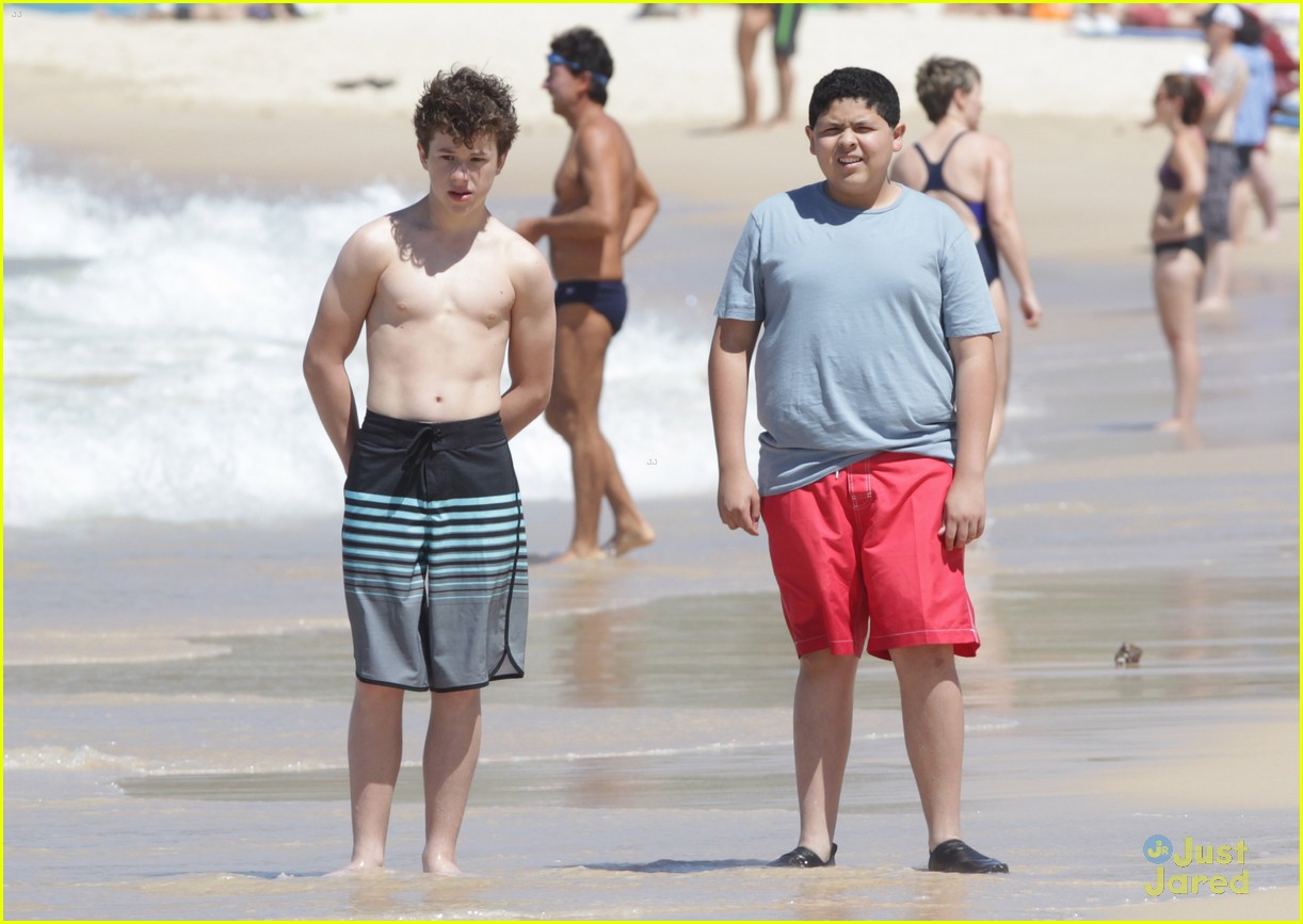 Nolan Gould Goes Shirtless; Aubrey Anderson-Emmons Makes Sandcastles on Bondi Beach in Sydney