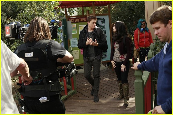 Vanessa Marano & Sean Berdy: Star Gazing on 'Switched At Birth'!