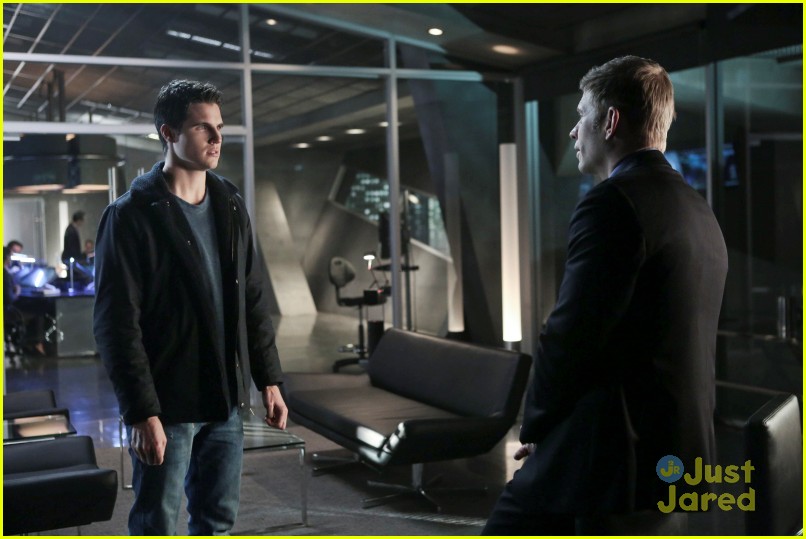 Robbie Amell: All-New 'Tomorrow People' Tonight!