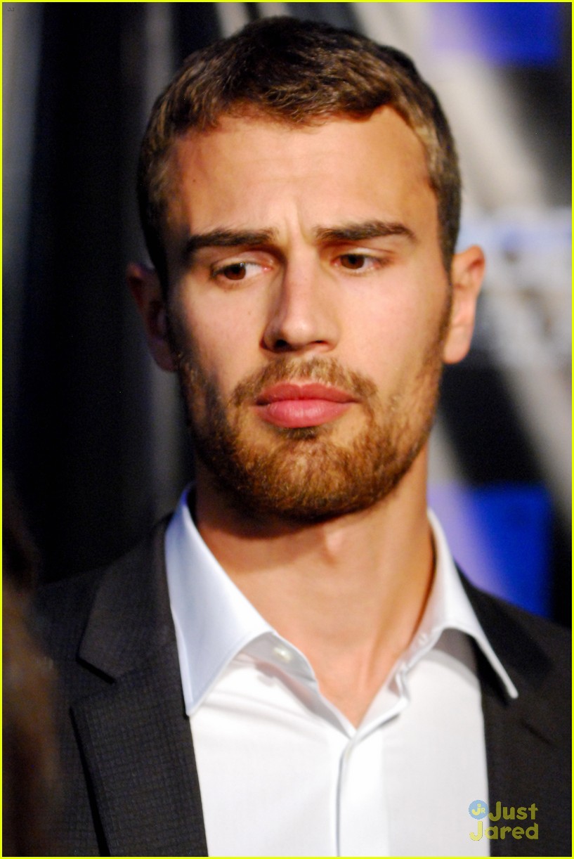 Shailene Woodley & Theo James: 'Divergent' Chicago Screening with Ansel Elgort!
