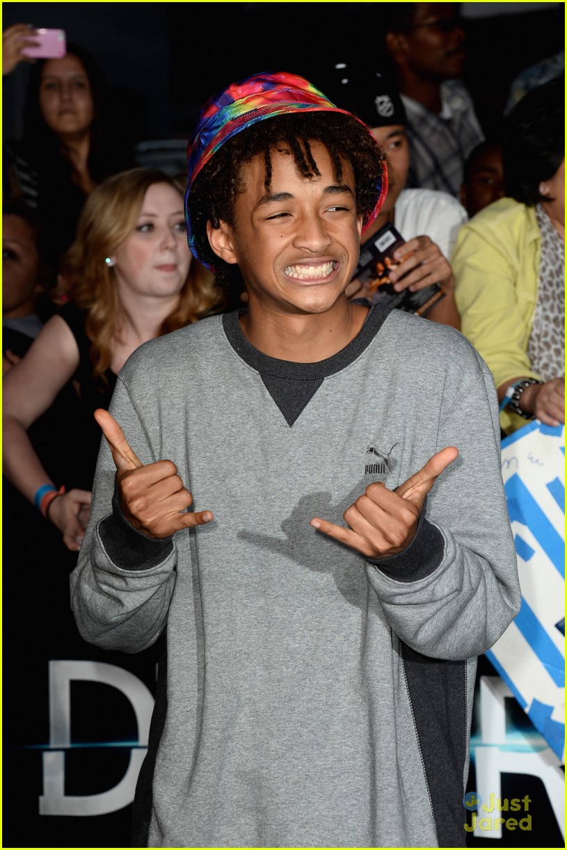 Jaden Smith Moonwalks His Way to the 'Divergent' Premiere