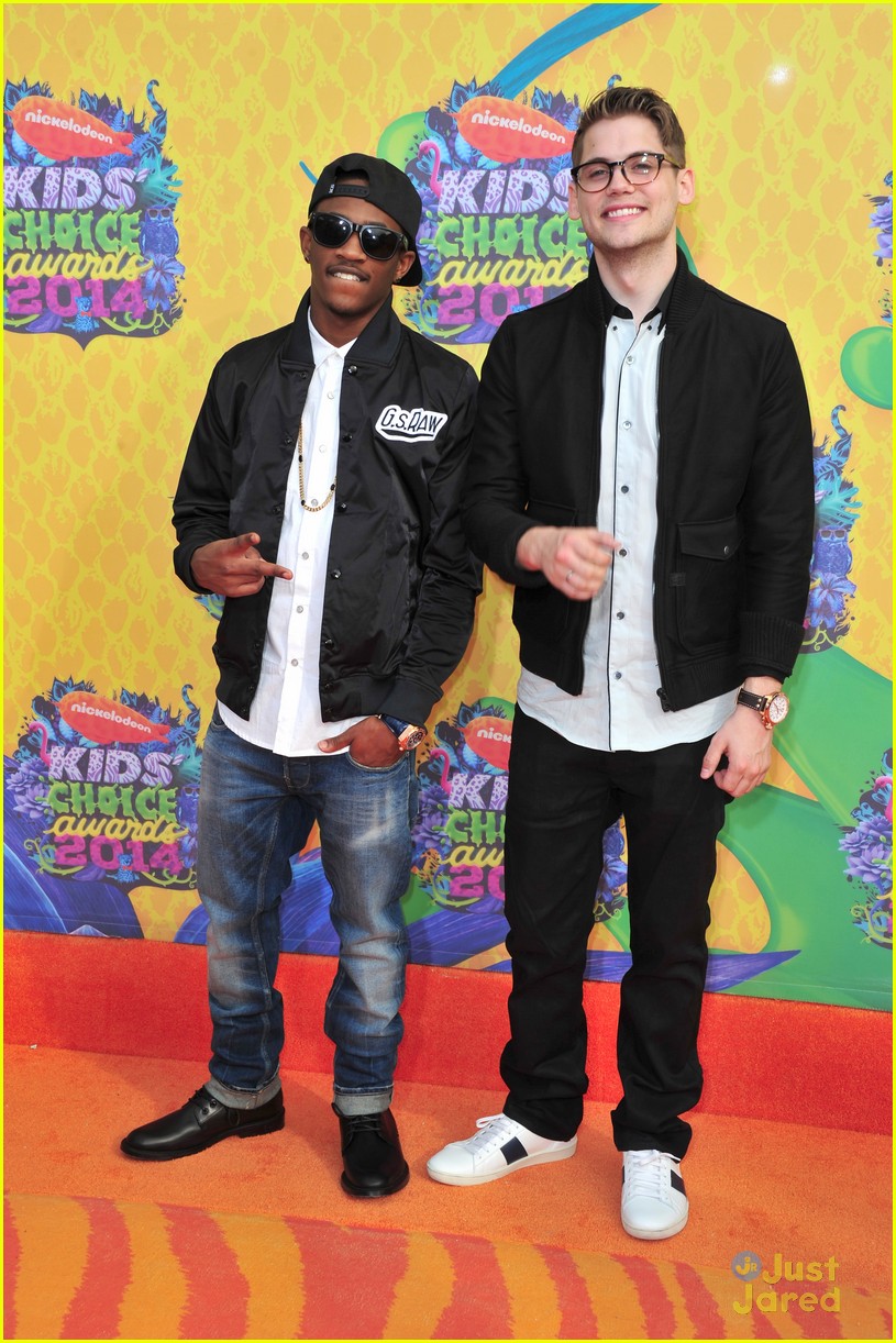 MKTO & 'Power Rangers Super Megaforce' Cast Take On the Red Carpet at Kids' Choice Awards 2014!