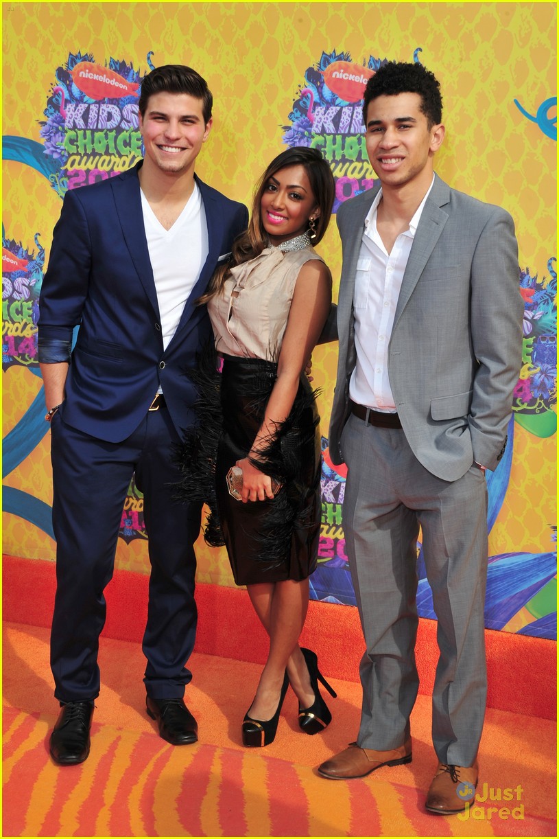 Piper Curda & Every Witch Way Cast - Kids' Choice Awards 2014!