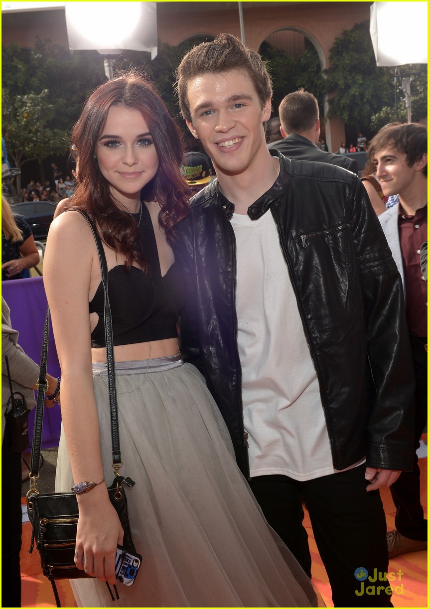 Piper Curda & Every Witch Way Cast - Kids' Choice Awards 2014!