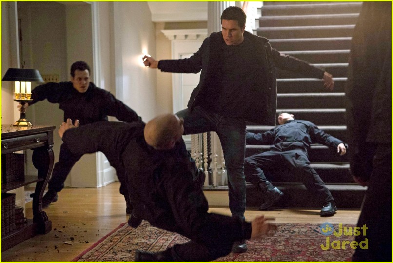 Robbie Amell & Luke Mitchell Are Taking Out The Enemy on 'Tomorrow People'