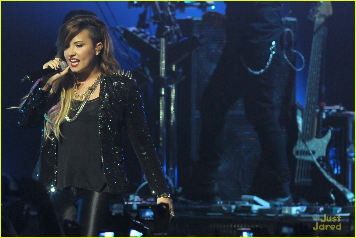 Demi Lovato: Sao Paolo Concert Pics!