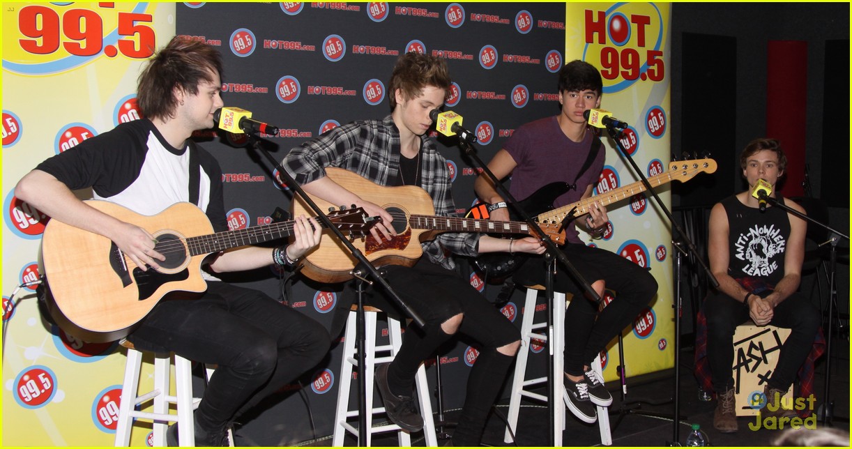 Harry Styles Loves 5 Seconds of Summer!