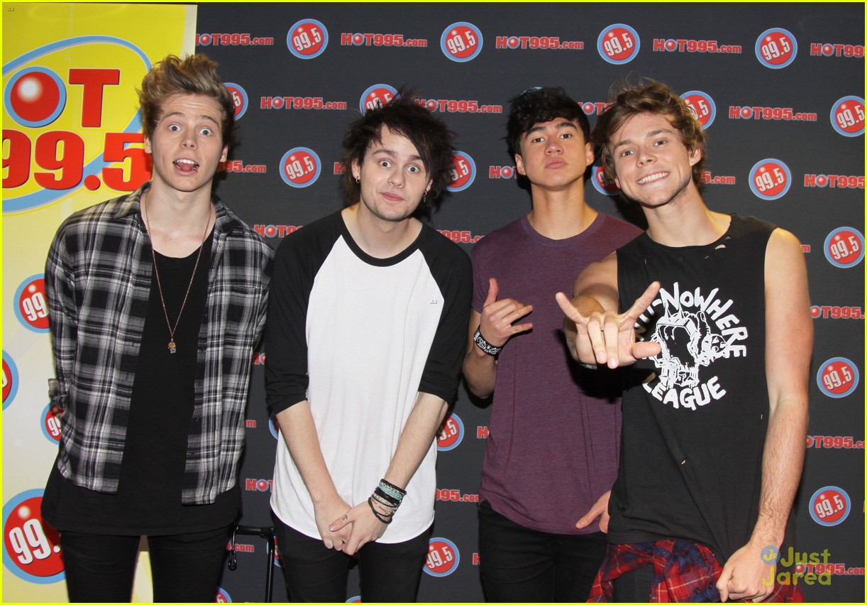 Harry Styles Loves 5 Seconds of Summer!