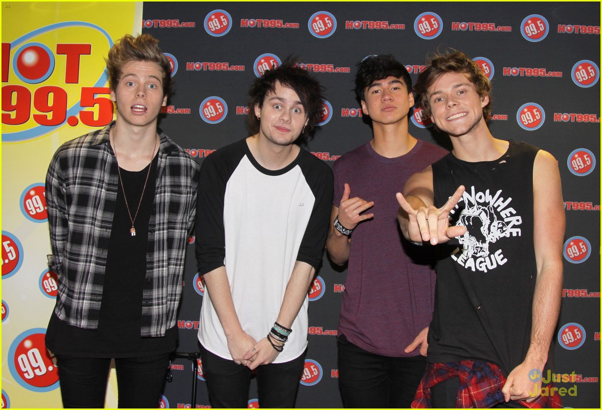Harry Styles Loves 5 Seconds of Summer!