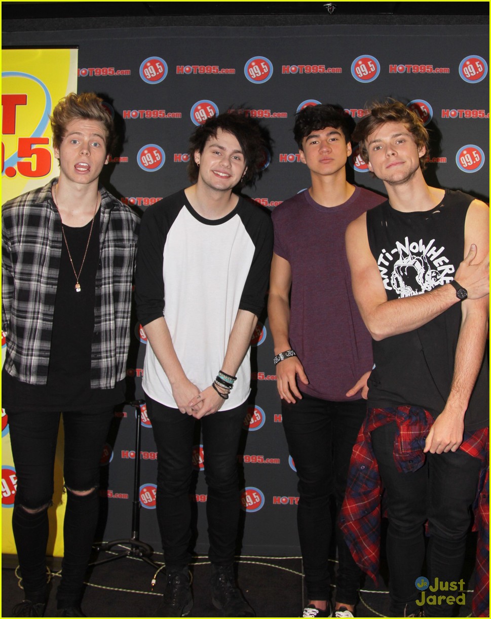Harry Styles Loves 5 Seconds of Summer!