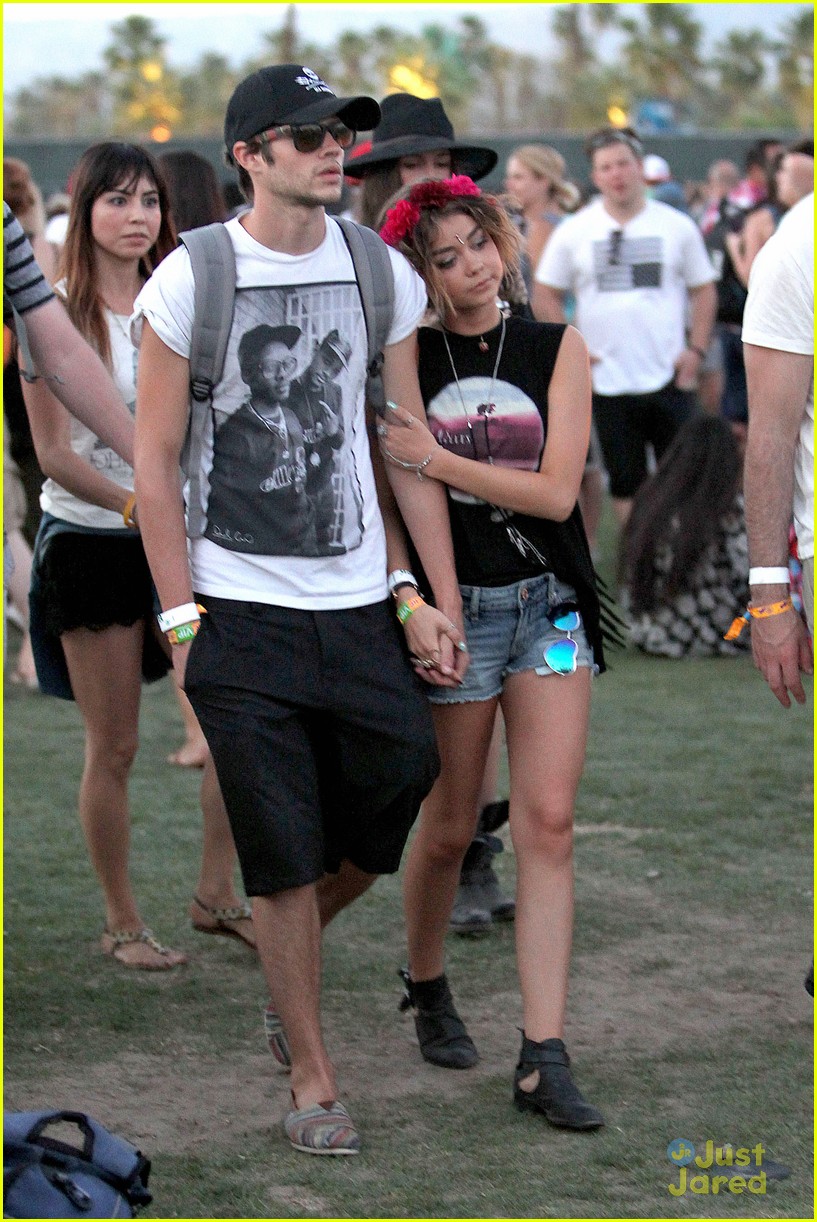 Sarah Hyland & Matt Prokop Snuggle Up at Coachella!