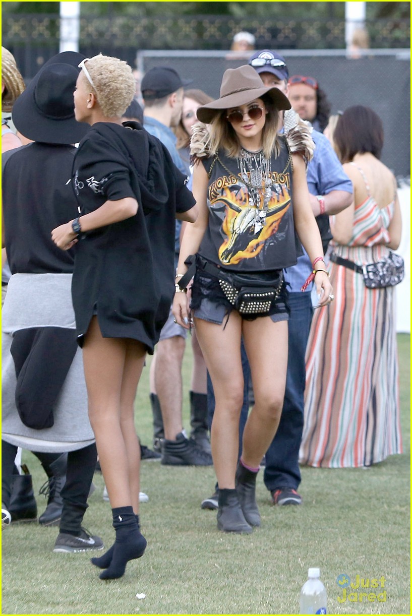 Kendall & Kylie Jenner Hang Out with Willow & Jaden Smith at Coachella!